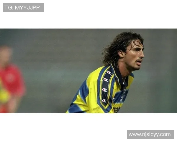 从绿茵场到银幕巅峰足球明星转型成娱乐巨星的传奇之路